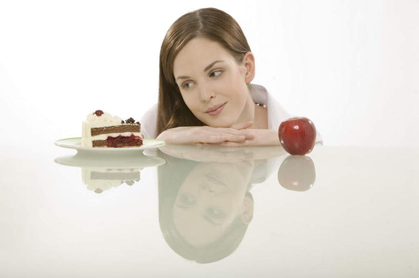 点心,西方人,脸,头,脸颊,一个人,横图,室内,特写,白天,白色背景,正面,下午茶,桌面,桌子,苹果,水果,欧洲,欧洲人,仅一个年轻女性,仅一个女性,仅一个人,阴影,新鲜,反射,木制,影子,生食,食品,甜点,甜品,果实,注视,食物,糕点,一个,木制品,甜食,奶油,观察,看,趴着,摄影,有机食品,绿色食品,影棚,单个,观看,察看,乳制品,关注,激凌,克林姆,淇淋,年轻女性,女人,女性,白种人,头部,脸部,脸蛋,面部,趴,半身,彩图,影棚拍摄,拍摄,蛋糕