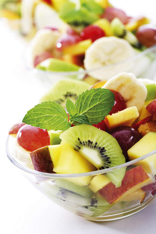 无人,竖图,俯视,室内,特写,白天,白色背景,苹果,猕猴桃,葡萄,香蕉,水果,玻璃,一堆,许多,切开,堆叠,堆积,朦胧,模糊,沙拉,薄荷,切块,色拉,水果沙拉,玻璃制品,两个,容器,碗,切,摄影,有机食品,绿色食品,影棚,色拉酱,储藏,堆,储存,千岛酱,剖面,切面,山葫芦,奇异果,蒲桃,猕猴梨,甘蕉,草龙珠,彩图,高角度拍摄,影棚拍摄,拍摄,贮存