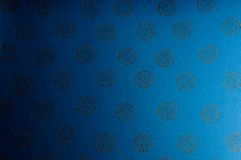 无人,横图,室内,特写,白天,正面,静物,阴影,花纹,透明,反射,纹路,图案,纹理,影子,圆圈,蓝色,肌理,理智,沉静,冷色,高深,冷淡,彩图