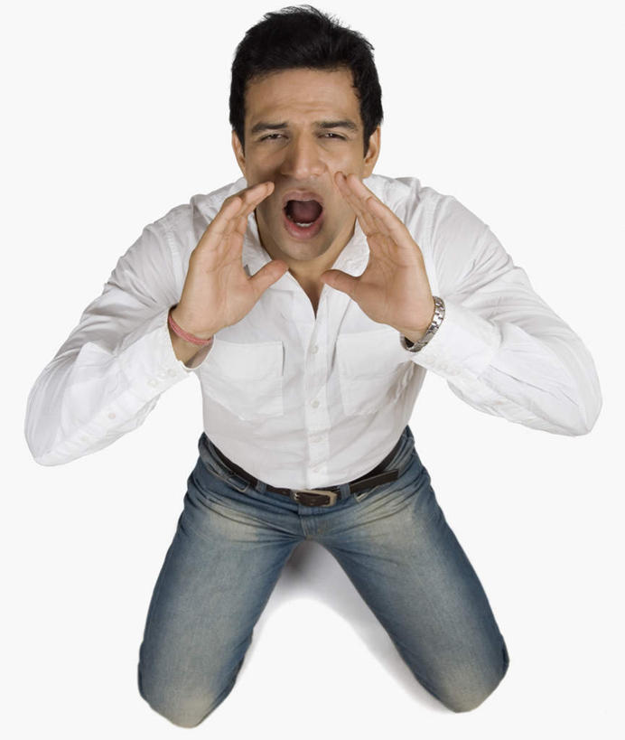 东方人,一个人,跪,竖图,俯视,室内,白天,亚洲,仅一个男性,仅一个人,服装,注视,休闲装,黄种人,仅一个年轻男性,衣服,观察,看,张嘴,休闲,休闲服,喊,服饰,观看,察看,关注,张大嘴巴,男人,男性,年轻男性,亚洲人,印度人,张开嘴,跪着,彩图,高角度拍摄,全身