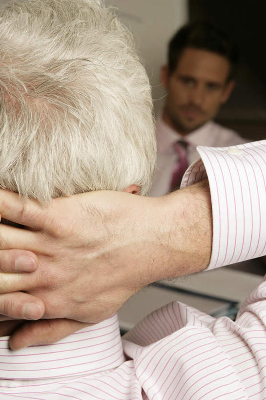 西方人,背部,两个人,同事,商务人士,商务男性,坐,说,竖图,室内,白天,正面,衬衫,讨论,成功,合作,团队,集体,信心,欧洲,欧洲人,套装,朦胧,模糊,墙,领带,队伍,相视,墙壁,墙面,面对面,对视,领导,象征,庄重,成就,相对,商务装,身份,合伙,领袖,工薪阶层,相看,正式,地位,交流,男人,男性,年轻男性,中年男性,白种人,白领,上班族,沟通,讲话,交谈,商讨,说话,谈话,坐着,半身,彩图,衬衣