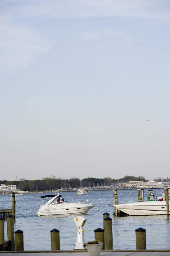 无人,家,码头,竖图,室外,白天,正面,度假,河流,美景,水,城市风光,城市,船,美国,木板,房屋,屋子,河水,景观,水流,桥,木桥,娱乐,楼房,住宅,栈桥,蓝色,蓝天,天空,天,享受,休闲,景色,放松,晴朗,人行桥,木板桥,北美,北美洲,美洲,万里无云,首府,马里兰州,自由之州,战线之州,马里兰,北亚美利加洲,亚美利加洲,小美国,安纳波利斯,安那波利斯,亚那波里斯,晴空,晴空万里,彩图,房子,摆渡口,埠头,渡口,渡头,货运码头