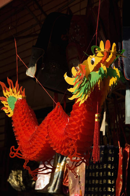无人,竖图,室外,特写,白天,仰视,成功,工艺美术品,纽约,美国,吊挂,悬挂,艺术,龙,纸,艺术品,挂,红色,工艺品,工艺,美术,北美,北美洲,高贵,图腾,美洲,传说,纽约州,帝国之州,帝国州,北亚美利加洲,亚美利加洲,祥瑞,灵兽,权势,尊荣,幸运,彩图,低角度拍摄