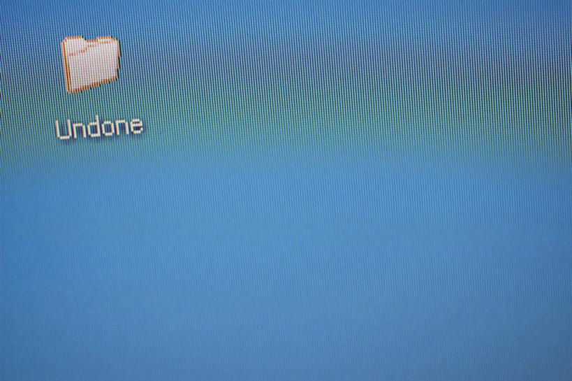 无人,横图,室内,特写,白天,正面,显示器,静物,一排,朦胧,模糊,整齐,英文,标志,屏幕,文字,字符,字母,文件夹,标识,显示屏,排列,英文字母,队列,输出设备,彩图