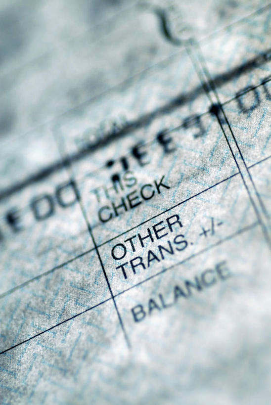 无人,竖图,俯视,室内,特写,白天,静物,一张,朦胧,模糊,英文,标志,材料,档案,文件,文字,纸,字符,字母,标识,手稿,资料,账单,英文字母,证明,票据,文档,发票,小票,彩图,高角度拍摄,收据