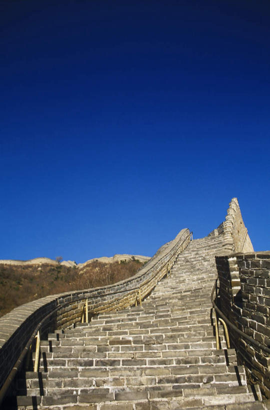 无人,竖图,室外,白天,正面,旅游,度假,美景,名胜古迹,楼梯,地标,长城,中国,亚洲,一排,许多,阴影,遗迹,整齐,光线,影子,阶梯,景观,古迹,文物,娱乐,古建筑,台阶,排列,蓝色,蓝天,天空,阳光,自然,天,享受,休闲,旅游胜地,景色,放松,晴朗,队列,自然风光,万里长城,古文明,东亚,世界文化遗产,万里无云,中华人民共和国,晴空,晴空万里,彩图,标志性建筑