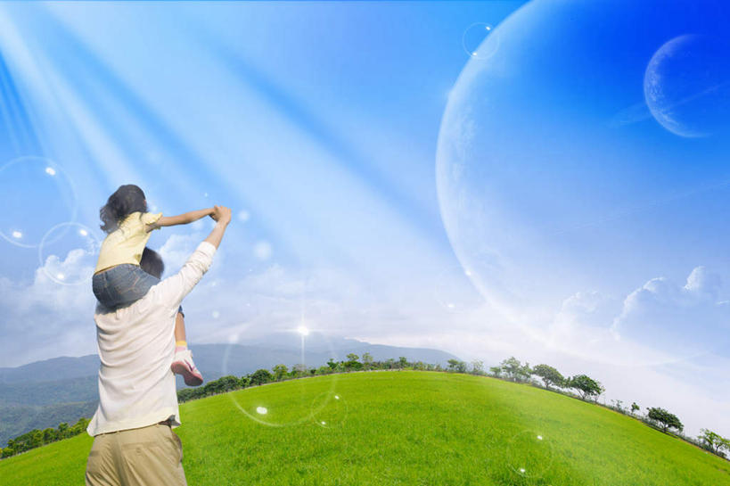 东方人,儿童,无人,两个人,家庭,父亲,女儿,站,坐,举,握手,横图,室内,白天,正面,纯洁,数码,科技,草地,草坪,植物,亚洲,阴影,服装,梦幻,发光,光束,光线,网络,影子,光亮,高光,几何,计算机图形,合成,休闲装,黄种人,草,树,树木,小孩,骑,衣服,蓝色,绿色,蓝天,天空,阳光,自然,天,扛,托,站着,休闲,温暖,温馨,父女,一家人,休闲服,父爱,可爱,童年,童趣,服饰,生长,晴朗,成长,电脑合成图,数码合成图,和睦,未来,合成图,发亮,童真,憧憬,烂漫,无邪,万里无云,写实,具体,具象,扛在肩上,骑在肩上,天真,男人,男性,年轻男性,女孩,亚洲人,孩子,年轻人,晴空,晴空万里,搀手,举起,举手,举着,拉手,手搀手,手拉手,手牵手,手握手,向上举,向上伸,向上托,站立,坐着,半身,彩图,融洽,女生