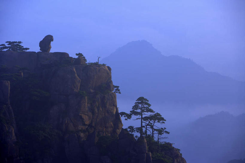 无人,横图,室外,白天,正面,旅游,度假,黄山,石头,美景,山,山脉,树林,植物,雾,松树,中国,亚洲,朦胧,模糊,石子,景观,山峰,山峦,娱乐,树,树木,绿色,自然,群山,享受,休闲,景色,放松,生长,成长,迷雾,自然风光,坚定,东亚,安徽,安徽省,黄山市,中华人民共和国,华东地区,长寿,皖,贞洁,黟山,石块,岩石,大雾,彩图,世界地质公园,天下第一奇山