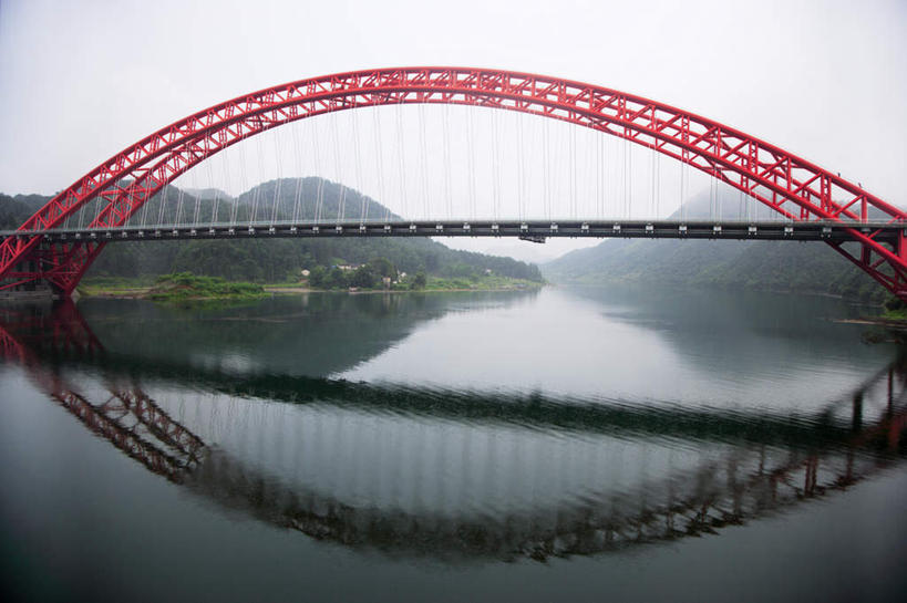 无人,横图,室外,白天,正面,旅游,度假,湖,湖泊,黄山,美景,山,山脉,树林,水,植物,标志建筑,大桥,地标,建筑,立交桥,桥梁,中国,亚洲,湖面,景观,山峰,水流,水面,高架,建筑群,斜拉桥,桥,山峦,娱乐,建设,树,树木,绿色,自然,湖水,群山,享受,休闲,景色,放松,生长,成长,自然风光,东亚,安徽,安徽省,黄山市,太平湖,中华人民共和国,华东地区,皖,彩图