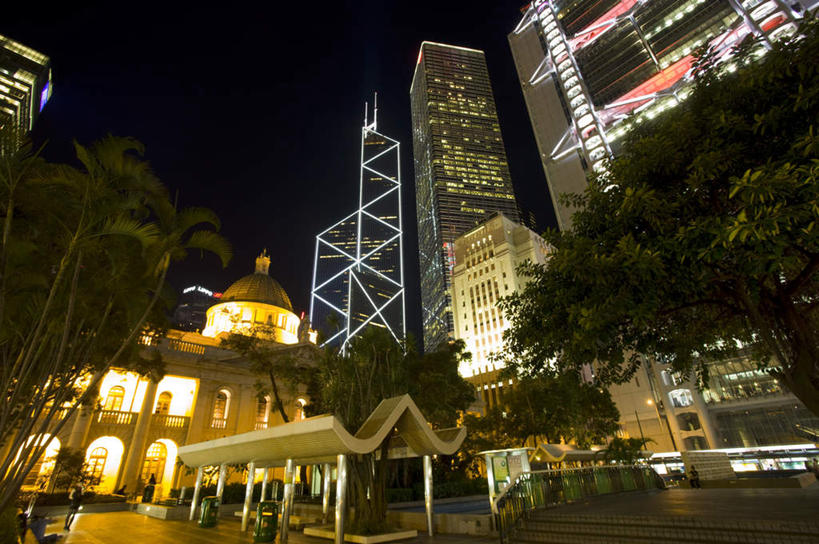 东方人,高楼大厦,走,横图,室外,夜晚,仰视,度假,办公楼,美景,植物,城市风光,城市,大厦,建筑,路灯,摩天大楼,写字楼,夜景,照明,香港,中国,亚洲,行人,游客,游人,阴影,服装,光线,影子,景观,灯光,许多人,黄种人,娱乐,路人,旅客,灯,树,树木,中环,衣服,绿色,自然,楼宇,一群人,享受,休闲,商务楼,景色,放松,服饰,生长,成长,照亮,港,衣着,照明设备,穿着,东亚,皇后像广场,香港岛,香港特别行政区,港澳台,中华人民共和国,衣饰,过客,港岛,中西区,男人,男性,年轻男性,年轻女性,女人,女性,亚洲人,步行,散步,走路,彩图,低角度拍摄,全身,大楼,高层建筑,高楼,摩天楼
