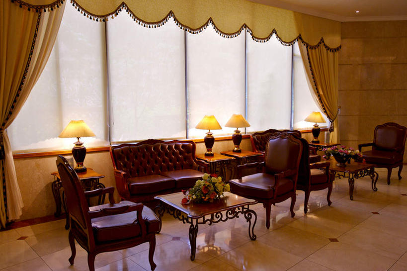 无人,横图,室内,白天,正面,植物,餐桌,窗户,窗帘,台灯,桌子,椅子,照明,台湾,中国,亚洲,装饰,盆栽,木椅,灯光,盆景,玻璃窗,灯,绿色,自然,帘子,灯具,遮阳,生长,成长,餐台,华丽,修饰,照亮,点缀,照明设备,东亚,台北,港澳台,中华人民共和国,省会,衬托,美观,雅致,雅观,台北市,台湾省,彩图,台