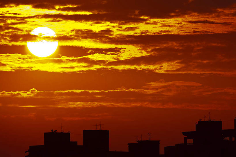 无人,家,横图,室外,白天,正面,度假,美景,日落,太阳,城市风光,城市,台湾,中国,亚洲,阴影,光线,影子,房屋,屋子,景观,晚霞,霞光,落日,公寓,背光,娱乐,洋房,楼房,住宅,阳光,黄昏,享受,休闲,景色,彩霞,放松,逆光,东亚,台北,港澳台,中华人民共和国,省会,台北市,台湾省,夕照,夕阳,彩图,房子,淡水河,大稻埕码头,斜阳,台