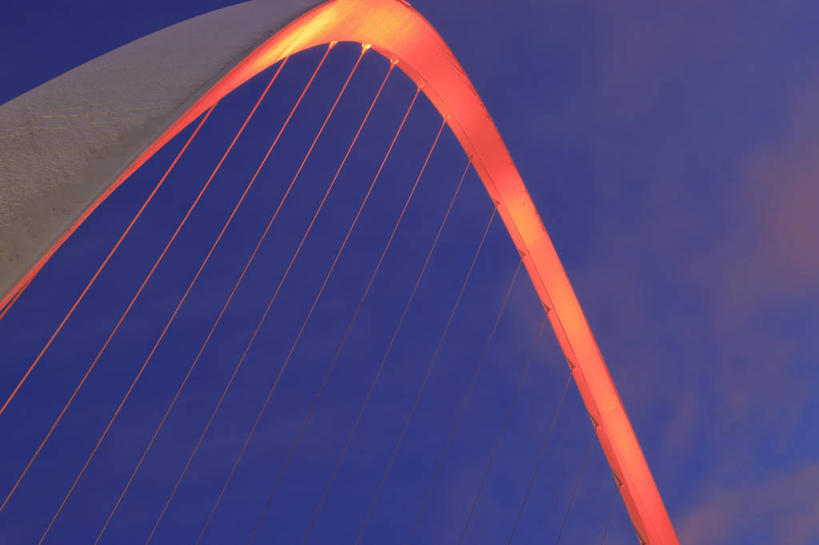 无人,横图,室外,特写,白天,仰视,旅游,度假,日落,标志建筑,地标,建筑,英国,欧洲,晚霞,霞光,落日,娱乐,建设,英格兰,黄昏,绳子,享受,休闲,旅游胜地,彩霞,放松,绳索,西欧,大不列颠,大不列颠及北爱尔兰联合王国,大不列颠联合王国,日不落英帝国,夕照,英吉利,薄暮,盖茨黑德,盖茨亥德千禧桥,盖茨黑德千禧桥,夕阳,彩图,低角度拍摄,傍晚,泰恩,威尔郡,斜阳