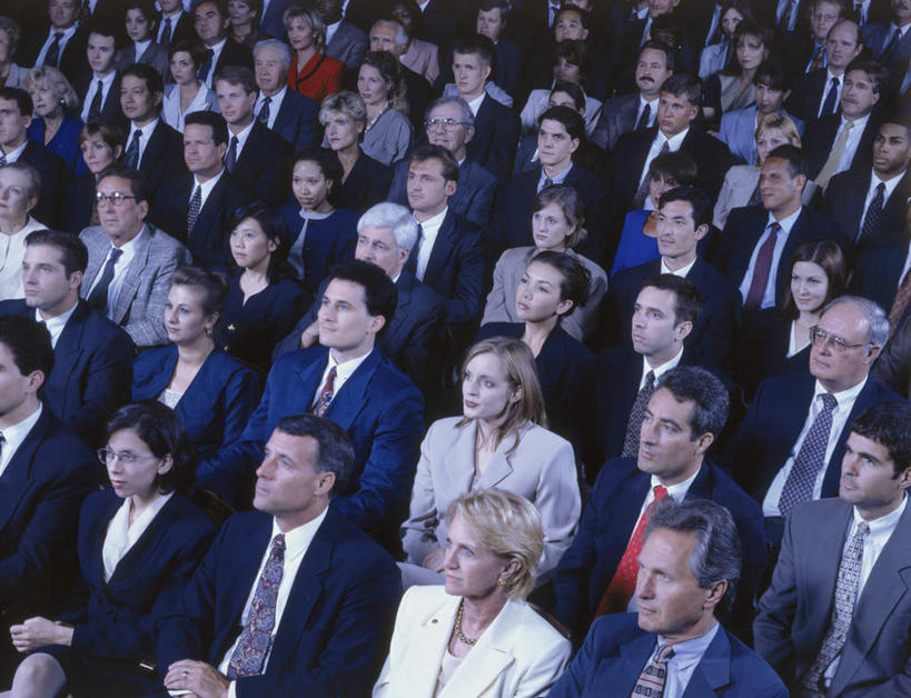 东方人,西方人,同事,商务人士,商务男性,商务女性,坐,笑,微笑,露齿笑,横图,俯视,室内,白天,衬衫,成功,合作,团队,集体,信心,椅子,欧洲,非洲,黑人,欧洲人,亚洲,套装,木椅,领带,许多人,注视,黄种人,队伍,座位,排列,观察,看,一群人,观看,察看,领导,成就,关注,商务装,合伙,领袖,工薪阶层,摆列,坐位,男人,男性,年轻男性,年轻女性,女人,女性,中年男性,中年女性,白种人,非洲人,亚洲人,白领,上班族,坐着,半身,彩图,高角度拍摄,衬衣,报告厅,布列,分列