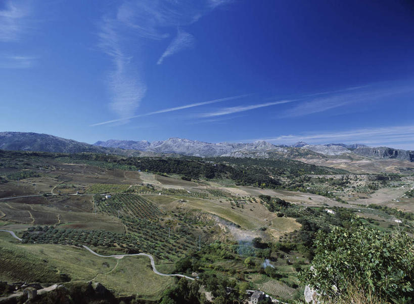 无人,农场,横图,俯视,航拍,室外,白天,旅游,度假,畜牧业,牧场,草地,草坪,石头,美景,山,山脉,植物,西班牙,欧洲,阴影,光线,石子,影子,景观,山峰,云,云朵,山峦,云彩,娱乐,安达卢西亚,草,树,树木,蓝色,绿色,白云,蓝天,天空,阳光,自然,群山,天,享受,休闲,景色,放松,生长,晴朗,成长,鸟瞰,南欧,自然风光,安达鲁西亚,隆达,畜牧,西班牙王国,牧业,安达卢西亚自治区,石块,岩石,晴空,彩图,高角度拍摄