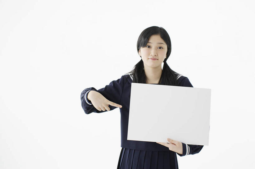 东方人,一个人,学生,站,横图,室内,白天,白色背景,正面,制服,亚洲,仅一个年轻女性,仅一个女性,仅一个人,握,指,服装,拿,拿着,注视,指点,黄种人,白板,观察,看,站着,校服,握着,摄影,影棚,观看,察看,指向,关注,记录板,水手服,记事板,学生服,年轻女性,女人,女性,亚洲人,站立,半身,彩图,影棚拍摄,拍摄,女生校服,女子校服,日本校服,水兵服