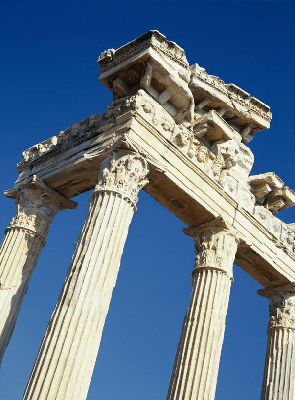 无人,竖图,室外,白天,仰视,旅游,度假,名胜古迹,标志建筑,地标,建筑,希腊,欧洲,阴影,遗迹,光线,影子,柱子,古迹,文物,娱乐,建设,古建筑,废墟,蓝色,蓝天,天空,阳光,天,享受,休闲,旅游胜地,放松,晴朗,古文明,希腊共和国,万里无云,罗得斯岛,晴空,晴空万里,彩图,低角度拍摄