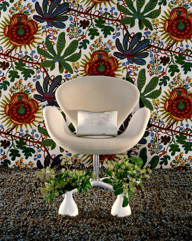 无人,竖图,俯视,室内,白天,壁纸,地毯,靠垫,沙发,静物,叶子,墙,绿叶,靠枕,墙壁,墙面,一个,垫子,枕头,嫩叶,单个,叶,叶片,墙纸,彩图,高角度拍摄,皮沙发