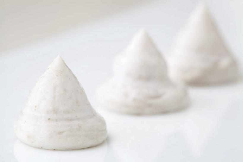 无人,横图,特写,按摩,化妆,美容,静物,北京,中国,亚洲,一排,护肤,堆叠,形状,整齐,材料,瓷器,润肤露,排列,三个,白色,自然,保养,享受,休闲,健康,面膜,放松,SPA水疗,保健,温泉浴场,摄影,有机食品,混合,泥,简单,化妆用品,草本,队列,清新,华贵,东亚,养颜,替代疗法,美化,矿泉疗养地,彩图,影棚拍摄,水疗,SPA美容,成分