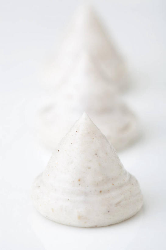 无人,竖图,特写,按摩,化妆,美容,静物,北京,中国,亚洲,一排,护肤,堆叠,形状,整齐,材料,瓷器,润肤露,排列,三个,白色,自然,保养,享受,休闲,健康,面膜,放松,SPA水疗,保健,温泉浴场,摄影,有机食品,混合,泥,简单,化妆用品,草本,队列,清新,华贵,东亚,养颜,替代疗法,美化,矿泉疗养地,彩图,影棚拍摄,水疗,SPA美容,成分