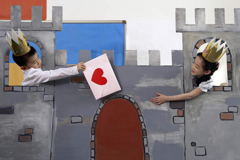 东方人,儿童,脸,头,脸颊,两个人,学生,舞台,站,微笑,横图,室内,白天,侧面,快乐,兴奋,童话故事,友谊,纯洁,合作,剧院,亚洲,表演,瓷器,信封,城堡,浪漫,注视,刺激,肩膀,扮演,小孩,社区,观察,看,教室,幻想,可爱,童年,童趣,模仿,伸手,财富,通信,生长,观看,支撑,纸板,察看,创造力,知识,享乐,愉悦,越过,关注,公主,梦想,演出服,想象,童真,东亚,烂漫,无邪,发展,北京市,柔和,快活,欢愉,康乐,无忧无虑,天真,男孩,女孩,亚洲人,中国人,孩子,心型,头部,脸部,脸蛋,面部,王冠,彩图,装扮,爱,高兴,给予,爱雕塑