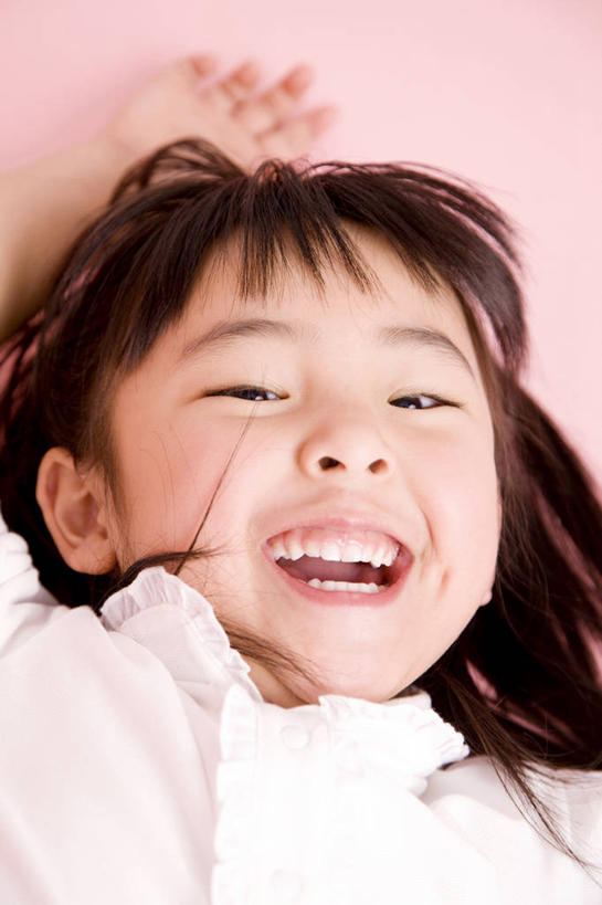 东方人,儿童,微笑,室内,纯洁,小孩,可爱,童年,童趣,生活方式,肖像,童真,烂漫,无邪,天真,女孩,女人,亚洲人,孩子,彩图,影棚拍摄