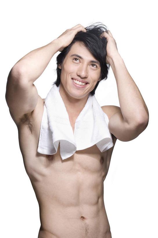 东方人,成年人,头发,健壮,裸体,一个人,举,笑,摸,微笑,露齿笑,竖图,白色背景,正面,化妆,美容,性感,幸福,信心,北京,中国,亚洲,仅一个男性,仅一个人,抚摸,护肤,准备,干净,裸露,仅一个年轻男性,黑色,毛巾,托,向上看,保养,享受,休闲,放松,活力,保健,摄影,护发素,皮肤,卫生,清新,肖像,裸,东亚,养颜,美发用品,柔和,男人,男性,年轻男性,亚洲人,年轻人,触摸,接触,举起,举手,举着,向上举,向上伸,向上托,半身,彩图,影棚拍摄,SPA美容,英俊,朝鲜族