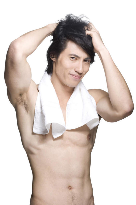 东方人,成年人,头发,健壮,裸体,一个人,举,摸,微笑,竖图,白色背景,正面,化妆,美容,性感,幸福,信心,北京,中国,亚洲,仅一个男性,仅一个人,抚摸,护肤,准备,干净,裸露,仅一个年轻男性,黑色,毛巾,托,保养,享受,休闲,放松,活力,保健,摄影,护发素,皮肤,卫生,清新,肖像,裸,东亚,养颜,美发用品,柔和,男人,男性,年轻男性,亚洲人,年轻人,触摸,接触,举起,举手,举着,向上举,向上伸,向上托,半身,彩图,影棚拍摄,SPA美容,英俊,朝鲜族