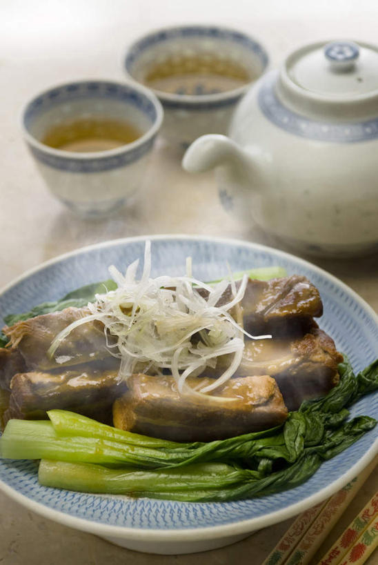 无人,竖图,俯视,室内,筷子,蔬菜,静物,蒸汽,肉,日本料理,食品,饮食,饮料,盘子,茶壶,碗,摄影,碎纸,膳食,清新,主菜,东亚文化,健康食物,茶杯,彩图,高角度拍摄,装饰菜