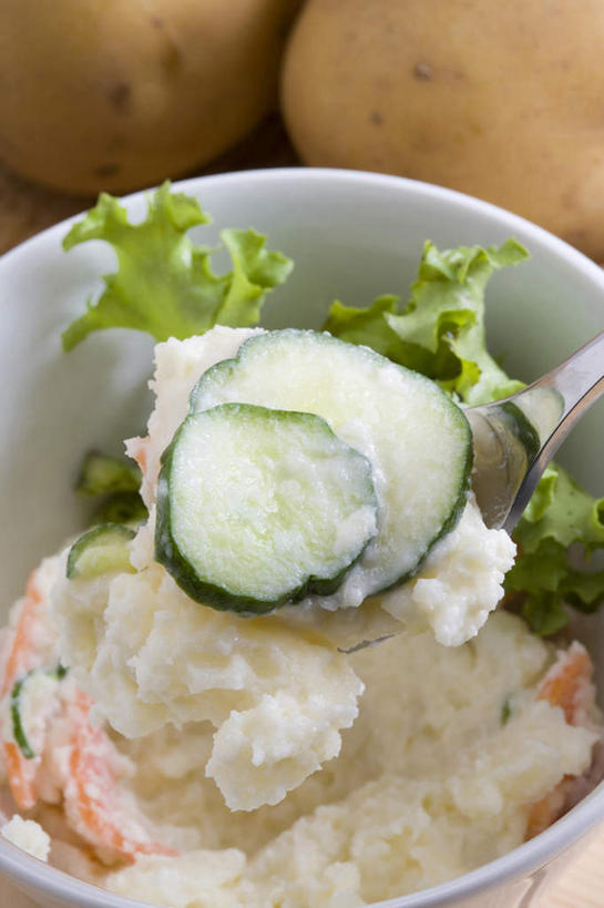 点心,面包,无人,竖图,俯视,室内,特写,白色背景,胡萝卜,黄瓜,蔬菜,静物,切开,新鲜,叉,生菜,莴苣,沙拉,食品,面点,吐司,饮食,食物,糕点,碗,切,四个,摄影,有机食品,绿色食品,法式面包,简单,清新,剖面,吐司面包,厨房器具,切面,健康食物,土豆沙拉,纯净,春菜,鹅仔菜,莴仔菜,千金菜,叶用莴苣,彩图,高角度拍摄,影棚拍摄,多士,听型面包