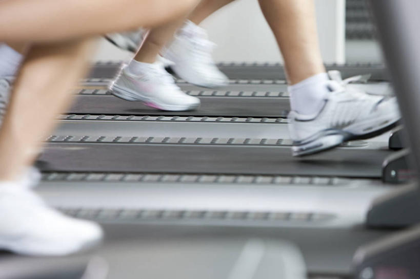 东方人,成年人,中年人,四个人,运动员,体育馆,健身房,运动场,横图,室内,白天,侧面,运动服,运动鞋,锻炼,运动,鞋子,北京,中国,亚洲,训练,设备,体育场,物品,衣服,健康,健身器械,活力,摄影,活动,灵感,迅速,动作,敏捷,决心,努力,东亚,运动馆,体育,男人,男性,年轻女性,女人,女性,亚洲人,中国人,年轻人,休闲活动,彩图,健身,跑步机,例行公事,健身俱乐部