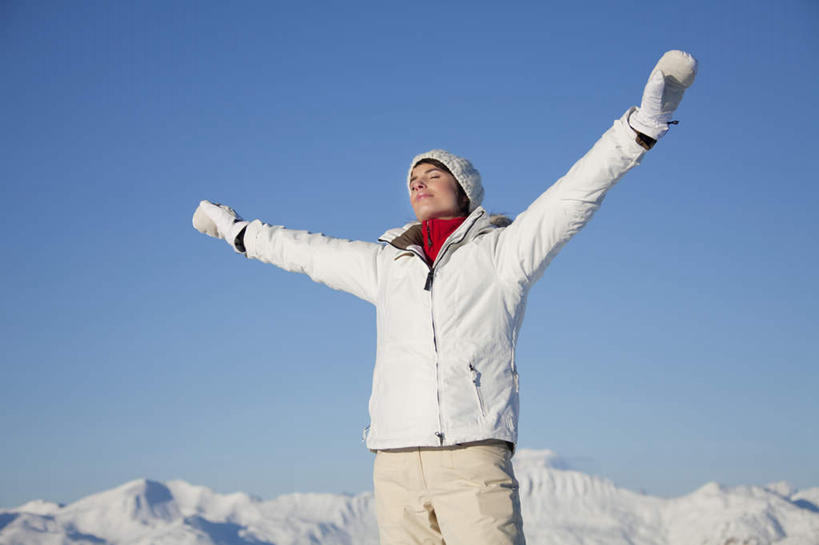 西方人,一个人,站,伸展双臂,笑,微笑,横图,室外,白天,仰视,山,雪,雪山,大雪,帽子,欧洲,欧洲人,仅一个年轻女性,仅一个女性,仅一个人,服装,装饰,冰,积雪,山峰,雪景,冬季,冬天,山峦,注视,衣服,蓝色,蓝天,天空,手套,天,观察,看,站着,温暖,寒冷,服饰,晴朗,观看,羽绒服,保暖,华丽,点缀,察看,冰冷,御寒,关注,万里无云,衬托,美观,雅致,雅观,编织帽,严寒,冰凉,酷寒,凛冽,凛凛,极冷,冬装,年轻女性,女人,女性,白种人,晴空,晴空万里,敞开双臂,伸开双臂,展开双肩,站立,张开手臂,张开双臂,半身,彩图,低角度拍摄