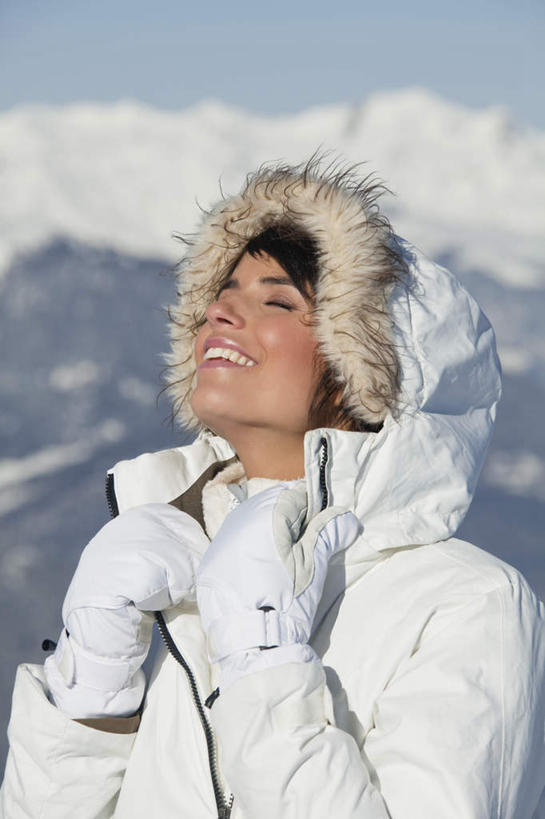 西方人,一个人,站,闭眼,笑,微笑,露齿笑,竖图,室外,白天,正面,旅游,度假,石头,美景,山,雪,雪山,大雪,欧洲,欧洲人,仅一个女性,仅一个人,阴影,服装,朦胧,模糊,装饰,光线,石子,影子,冰,积雪,景观,山顶,山峰,雪景,冬季,冬天,山峦,娱乐,衣服,蓝色,蓝天,天空,阳光,自然,手套,天,站着,仅一个中年女性,享受,休闲,温暖,景色,放松,寒冷,服饰,晴朗,羽绒服,保暖,华丽,点缀,冰冷,御寒,自然风光,沉积岩,万里无云,衬托,美观,雅致,雅观,严寒,冰凉,酷寒,凛冽,凛凛,极冷,颠峰,极峰,水成岩,冬装,女人,女性,中年女性,白种人,石块,岩石,晴空,晴空万里,闭眼睛,闭着眼,闭着眼睛,站立,半身,彩图