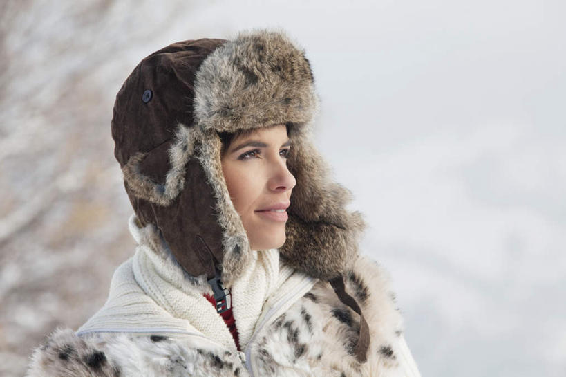 西方人,脸,头,脸颊,一个人,笑,微笑,横图,室外,特写,白天,侧面,旅游,度假,美景,森林,山,树林,雪,雪山,植物,大雪,帽子,欧洲,欧洲人,仅一个女性,仅一个人,服装,朦胧,模糊,冰,积雪,景观,山峰,雪景,冬季,冬天,山峦,注视,娱乐,树,树木,衣服,绿色,自然,观察,看,仅一个中年女性,享受,休闲,温暖,景色,放松,寒冷,服饰,生长,成长,观看,羽绒服,保暖,察看,冰冷,御寒,关注,自然风光,棉帽,严寒,冰凉,酷寒,凛冽,凛凛,极冷,冬装,女人,女性,中年女性,白种人,头部,脸部,脸蛋,面部,半身,彩图