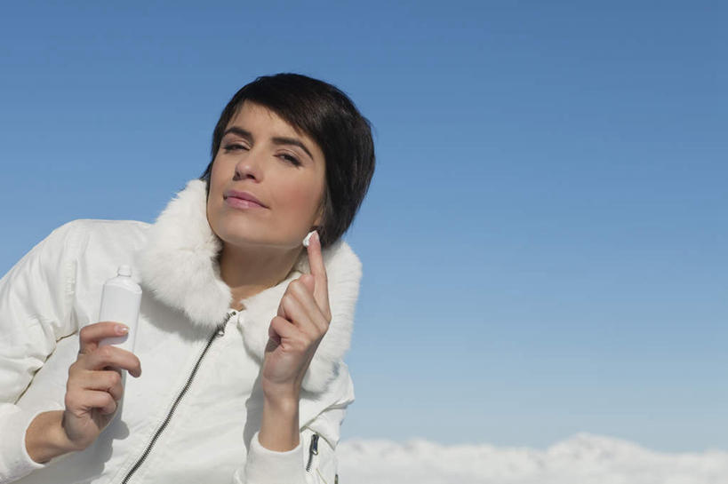 西方人,一个人,站,笑,微笑,横图,室外,白天,正面,化妆,美容,旅游,度假,石头,美景,山,雪,雪山,大雪,欧洲,欧洲人,仅一个女性,仅一个人,擦,抚摸,护肤,阴影,服装,美白,光线,润肤露,石子,影子,冰,积雪,景观,山顶,山峰,雪景,冬季,冬天,山峦,注视,娱乐,衣服,蓝色,蓝天,天空,阳光,自然,天,观察,看,清洁,站着,仅一个中年女性,保养,享受,休闲,温暖,景色,放松,寒冷,去角质,擦拭,保健,服饰,晴朗,观看,保湿,羽绒服,保暖,察看,冰冷,滋润,乳液,御寒,护肤品,关注,去死皮,自然风光,护肤用品,舒缓,养颜,沉积岩,万里无云,去污,控油,紧肤,嫩肤,祛痘,去痘,祛角质,抗衰,再生,增白,补水,祛斑,抗皱,防皱,除皱,去皱,严寒,冰凉,酷寒,凛冽,凛凛,极冷,颠峰,极峰,水成岩,揩擦,拭,冬装,女人,女性,中年女性,白种人,石块,岩石,晴空,晴空万里,站立,半身,彩图,轻抚