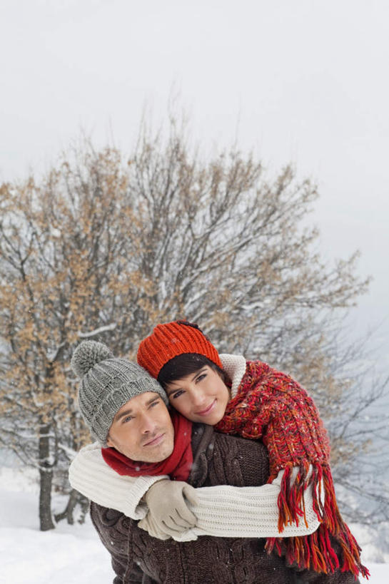 西方人,背,两个人,家庭,夫妻,站,竖图,室外,白天,正面,爱情,旅游,度假,美景,森林,山,树林,雪,雪山,植物,大雪,帽子,欧洲,欧洲人,服装,朦胧,模糊,装饰,冰,积雪,景观,山峰,雪景,冬季,冬天,山峦,浪漫,注视,娱乐,树,树木,衣服,绿色,自然,围巾,背着,观察,看,站着,享受,休闲,温暖,温馨,一家人,景色,恩爱,放松,寒冷,恋人,服饰,生长,成长,围脖,观看,羽绒服,保暖,华丽,点缀,和睦,察看,冰冷,御寒,关注,自然风光,衬托,美观,雅致,雅观,棉帽,严寒,冰凉,酷寒,凛冽,凛凛,极冷,背负,冬装,男人,男性,年轻男性,年轻女性,女人,女性,白种人,年轻人,夫妇,情侣,站立,半身,彩图,伴侣,融洽