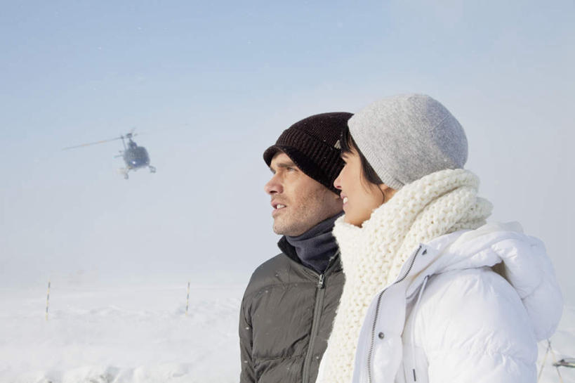 西方人,两个人,家庭,夫妻,站,横图,室外,白天,侧面,爱情,旅游,度假,美景,山,雪,雪山,大雪,帽子,欧洲,欧洲人,服装,装饰,冰,积雪,景观,山峰,雪景,冬季,冬天,山峦,浪漫,注视,娱乐,衣服,自然,围巾,观察,看,站着,享受,休闲,温暖,温馨,一家人,景色,恩爱,放松,寒冷,恋人,服饰,围脖,观看,羽绒服,保暖,华丽,点缀,和睦,察看,冰冷,御寒,关注,自然风光,衬托,美观,雅致,雅观,棉帽,严寒,冰凉,酷寒,凛冽,凛凛,极冷,冬装,男人,男性,年轻男性,年轻女性,女人,女性,白种人,年轻人,夫妇,情侣,站立,半身,彩图,伴侣,融洽