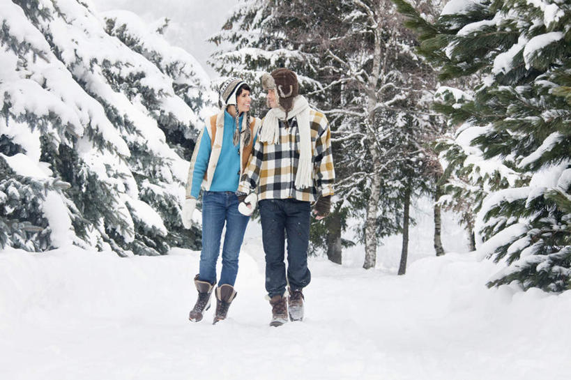 西方人,两个人,家庭,夫妻,站,握手,横图,室外,白天,正面,爱情,旅游,度假,美景,森林,山,树林,雪,雪山,植物,大雪,松树,帽子,欧洲,欧洲人,服装,装饰,冰,积雪,景观,山峰,雪景,冬季,冬天,山峦,浪漫,注视,娱乐,树,树木,衣服,绿色,自然,围巾,观察,看,站着,享受,休闲,温暖,温馨,一家人,景色,恩爱,放松,寒冷,恋人,服饰,生长,成长,围脖,观看,羽绒服,保暖,华丽,点缀,和睦,察看,冰冷,御寒,关注,自然风光,坚定,衬托,美观,雅致,雅观,长寿,棉帽,严寒,冰凉,酷寒,凛冽,凛凛,贞洁,极冷,冬装,男人,男性,年轻男性,年轻女性,女人,女性,白种人,年轻人,夫妇,情侣,搀手,拉手,手搀手,手拉手,手牵手,手握手,站立,彩图,全身,伴侣,融洽