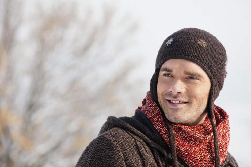 西方人,脸,头,脸颊,一个人,站,笑,微笑,露齿笑,横图,室外,特写,白天,正面,旅游,度假,美景,森林,山,树林,雪,雪山,植物,大雪,帽子,欧洲,欧洲人,仅一个男性,仅一个人,服装,朦胧,模糊,装饰,冰,积雪,景观,山峰,雪景,冬季,冬天,山峦,注视,娱乐,树,树木,仅一个年轻男性,衣服,绿色,自然,围巾,观察,看,站着,享受,休闲,温暖,景色,放松,寒冷,服饰,生长,成长,围脖,观看,羽绒服,保暖,华丽,点缀,察看,冰冷,御寒,关注,自然风光,衬托,美观,雅致,雅观,棉帽,严寒,冰凉,酷寒,凛冽,凛凛,极冷,冬装,男人,男性,年轻男性,白种人,头部,脸部,脸蛋,面部,站立,半身,彩图