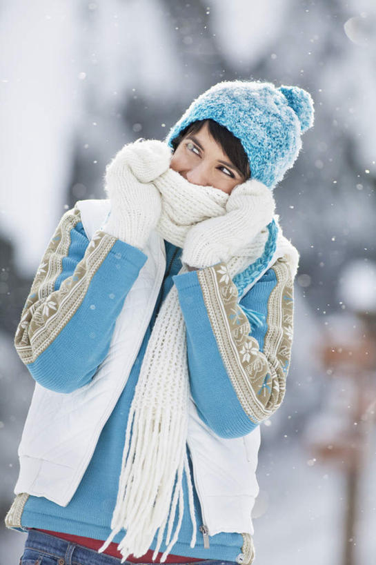 西方人,一个人,站,笑,微笑,竖图,室外,白天,正面,旅游,度假,美景,山,雪,雪山,大雪,帽子,欧洲,欧洲人,仅一个女性,仅一个人,服装,朦胧,模糊,装饰,冰,积雪,景观,山峰,雪景,冬季,冬天,山峦,注视,娱乐,衣服,自然,手套,围巾,观察,看,站着,仅一个中年女性,享受,休闲,温暖,景色,放松,寒冷,服饰,围脖,观看,羽绒服,保暖,华丽,点缀,察看,冰冷,御寒,关注,自然风光,衬托,美观,雅致,雅观,棉帽,严寒,冰凉,酷寒,凛冽,凛凛,极冷,冬装,女人,女性,中年女性,白种人,站立,半身,彩图