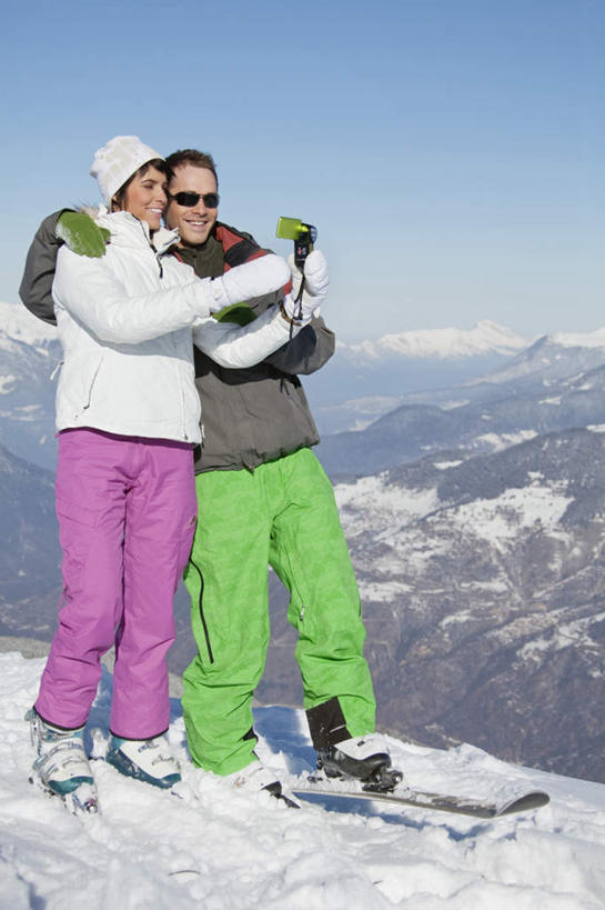 西方人,两个人,家庭,夫妻,站,竖图,室外,白天,正面,爱情,旅游,度假,安全,石头,美景,山,雪,雪山,大雪,帽子,相机,欧洲,欧洲人,握,阴影,服装,光线,墨镜,石子,眼镜,影子,冰,积雪,景观,山顶,山峰,雪景,冬季,冬天,防护,山峦,浪漫,拿,拿着,注视,娱乐,运动器械,拍照,衣服,蓝色,蓝天,天空,阳光,自然,手套,数码相机,太阳镜,太阳眼镜,天,观察,看,站着,享受,休闲,温暖,温馨,一家人,健身器械,遮阳镜,景色,恩爱,放松,寒冷,握着,恋人,摄影,服饰,晴朗,观看,羽绒服,保暖,保护,滑雪板,和睦,察看,冰冷,御寒,关注,自然风光,保险,健身器材,滑雪装备,沉积岩,万里无云,保全,周全,安稳,安定,棉帽,防护手套,严寒,冰凉,酷寒,凛冽,凛凛,极冷,颠峰,极峰,水成岩,冬装,平安,男人,男性,年轻男性,年轻女性,女人,女性,白种人,年轻人,夫妇,情侣,照相机,石块,岩石,晴空,晴空万里,站立,彩图,全身,照相,伴侣,融洽,运动器材