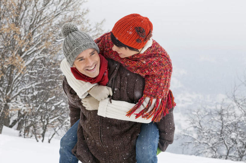 西方人,背,两个人,家庭,夫妻,站,笑,微笑,露齿笑,横图,室外,白天,正面,爱情,旅游,度假,美景,森林,山,树林,雪,雪山,植物,大雪,帽子,欧洲,欧洲人,服装,装饰,冰,积雪,景观,山峰,雪景,冬季,冬天,山峦,浪漫,注视,娱乐,树,树木,衣服,绿色,自然,围巾,背着,观察,看,站着,享受,休闲,温暖,温馨,一家人,景色,恩爱,放松,寒冷,恋人,服饰,生长,成长,围脖,观看,羽绒服,保暖,华丽,点缀,和睦,察看,冰冷,御寒,关注,自然风光,衬托,美观,雅致,雅观,棉帽,严寒,冰凉,酷寒,凛冽,凛凛,极冷,背负,冬装,男人,男性,年轻男性,年轻女性,女人,女性,白种人,年轻人,夫妇,情侣,站立,半身,彩图,伴侣,融洽