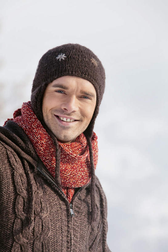 西方人,一个人,站,笑,微笑,露齿笑,竖图,室外,白天,正面,旅游,度假,石头,美景,山,雪,雪山,大雪,帽子,欧洲,欧洲人,仅一个男性,仅一个人,服装,装饰,石子,冰,积雪,景观,山峰,雪景,冬季,冬天,山峦,注视,休闲装,娱乐,仅一个年轻男性,衣服,自然,围巾,观察,看,站着,享受,休闲,温暖,休闲服,景色,放松,寒冷,服饰,围脖,观看,保暖,华丽,点缀,察看,冰冷,御寒,关注,自然风光,衬托,美观,雅致,雅观,棉帽,严寒,冰凉,酷寒,凛冽,凛凛,极冷,男人,男性,年轻男性,白种人,石块,岩石,站立,半身,彩图