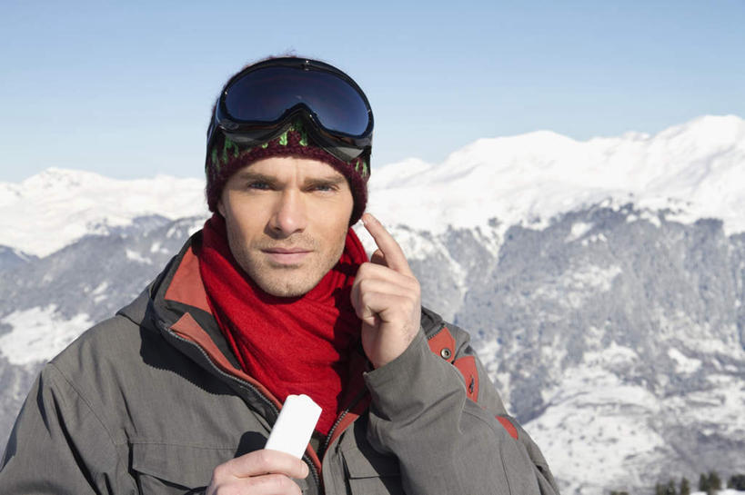 西方人,一个人,站,横图,室外,白天,正面,化妆,美容,旅游,度假,安全,石头,美景,山,雪,雪山,大雪,欧洲,欧洲人,仅一个男性,仅一个人,擦,抚摸,护肤,阴影,装饰,美白,光线,润肤露,石子,眼镜,影子,冰,积雪,景观,山峰,雪景,冬季,冬天,防护,山峦,注视,娱乐,仅一个年轻男性,红色,蓝色,蓝天,天空,阳光,自然,围巾,天,观察,看,清洁,站着,保养,享受,休闲,温暖,景色,放松,寒冷,去角质,擦拭,保健,晴朗,围脖,观看,保湿,保暖,护目镜,保护,华丽,点缀,察看,冰冷,滋润,乳液,御寒,护肤品,关注,去死皮,自然风光,保险,护肤用品,舒缓,养颜,万里无云,去污,控油,紧肤,嫩肤,祛痘,去痘,祛角质,抗衰,再生,增白,补水,祛斑,抗皱,防皱,除皱,去皱,保全,周全,安稳,安定,衬托,美观,雅致,雅观,严寒,冰凉,酷寒,凛冽,凛凛,极冷,安全防护眼镜,揩擦,拭,平安,男人,男性,年轻男性,白种人,石块,岩石,晴空,晴空万里,站立,半身,彩图,防护眼镜,轻抚