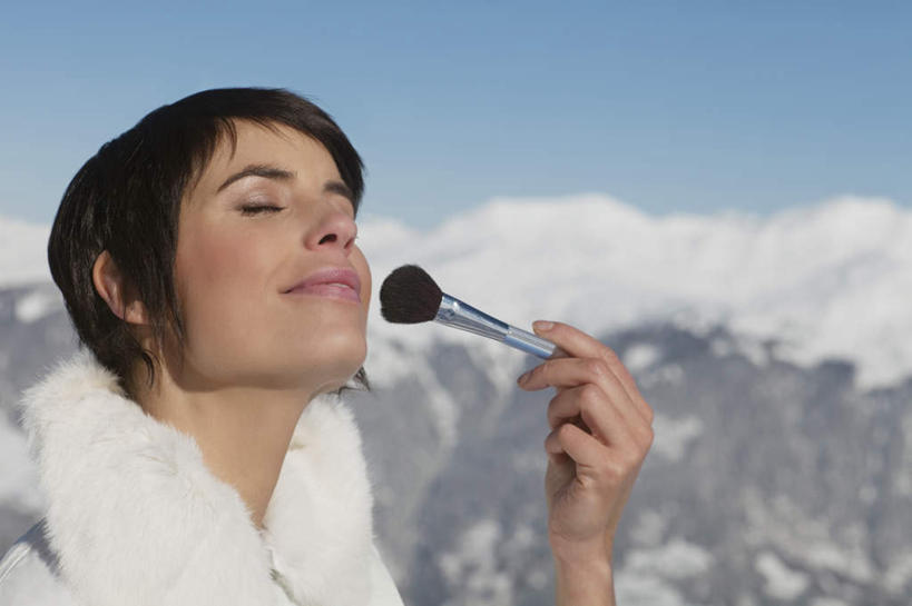 西方人,一个人,站,闭眼,笑,微笑,横图,室外,白天,正面,旅游,度假,石头,美景,山,雪,雪山,大雪,欧洲,欧洲人,仅一个女性,仅一个人,握,阴影,服装,朦胧,模糊,光线,石子,影子,冰,积雪,景观,山峰,雪景,冬季,冬天,山峦,拿,拿着,休闲装,娱乐,一个,衣服,蓝色,蓝天,天空,阳光,自然,化妆刷,刷子,天,站着,仅一个中年女性,享受,休闲,休闲服,景色,放松,寒冷,握着,服饰,晴朗,单个,腮红刷,冰冷,美容工具,自然风光,彩妆刷,化妆工具,万里无云,严寒,冰凉,酷寒,凛冽,凛凛,极冷,女人,女性,中年女性,白种人,石块,岩石,晴空,晴空万里,闭眼睛,闭着眼,闭着眼睛,站立,半身,彩图