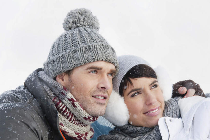 西方人,两个人,家庭,夫妻,抱,横图,室外,白天,正面,爱情,旅游,度假,石头,美景,山,雪,雪山,大雪,帽子,欧洲,欧洲人,服装,装饰,石子,冰,积雪,景观,山峰,雪景,冬季,冬天,山峦,浪漫,注视,休闲装,娱乐,衣服,自然,围巾,观察,看,享受,休闲,温暖,温馨,一家人,休闲服,景色,恩爱,放松,寒冷,恋人,服饰,耳罩,抱着,观看,保暖,华丽,点缀,和睦,察看,冰冷,搂着,御寒,关注,自然风光,耳套,衬托,美观,雅致,雅观,棉帽,严寒,冰凉,酷寒,凛冽,凛凛,极冷,耳护,耳暖,男人,男性,年轻男性,年轻女性,女人,女性,白种人,年轻人,夫妇,情侣,石块,岩石,怀抱,搂,搂抱,相抱,拥抱,半身,彩图,伴侣,融洽