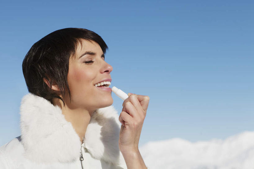 西方人,一个人,站,横图,室外,白天,正面,旅游,度假,石头,美景,山,雪,雪山,大雪,欧洲,欧洲人,仅一个女性,仅一个人,握,阴影,服装,光线,石子,影子,冰,积雪,景观,山峰,雪景,冬季,冬天,山峦,拿,拿着,注视,休闲装,娱乐,衣服,蓝色,蓝天,天空,阳光,自然,唇膏,化妆品,口红,天,观察,看,站着,仅一个中年女性,享受,休闲,休闲服,景色,放松,寒冷,握着,服饰,晴朗,观看,察看,冰冷,化妆用品,关注,自然风光,万里无云,严寒,冰凉,酷寒,凛冽,凛凛,极冷,唇棒,女人,女性,中年女性,白种人,石块,岩石,晴空,晴空万里,站立,半身,彩图