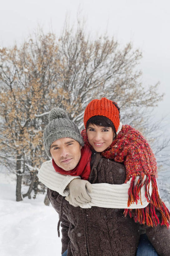 西方人,背,两个人,家庭,夫妻,站,竖图,室外,白天,正面,爱情,旅游,度假,石头,美景,山,雪,雪山,植物,大雪,帽子,欧洲,欧洲人,服装,装饰,石子,冰,积雪,景观,山峰,雪景,冬季,冬天,山峦,浪漫,注视,休闲装,娱乐,树,树木,衣服,红色,绿色,自然,围巾,背着,观察,看,站着,享受,休闲,温暖,温馨,一家人,休闲服,景色,恩爱,放松,寒冷,恋人,服饰,生长,成长,围脖,观看,保暖,华丽,点缀,和睦,察看,冰冷,御寒,关注,自然风光,衬托,美观,雅致,雅观,棉帽,严寒,冰凉,酷寒,凛冽,凛凛,极冷,背负,男人,男性,年轻男性,年轻女性,女人,女性,白种人,年轻人,夫妇,情侣,石块,岩石,站立,半身,彩图,伴侣,融洽