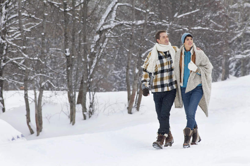 西方人,两个人,家庭,夫妻,走,横图,室外,白天,正面,爱情,旅游,度假,石头,美景,山,雪,雪山,植物,大雪,欧洲,欧洲人,服装,装饰,石子,冰,积雪,景观,山峰,雪景,冬季,冬天,山峦,浪漫,注视,休闲装,娱乐,树,树木,衣服,绿色,自然,围巾,观察,看,享受,休闲,温暖,温馨,一家人,休闲服,景色,恩爱,放松,寒冷,恋人,服饰,生长,成长,围脖,观看,保暖,华丽,点缀,和睦,察看,冰冷,御寒,关注,自然风光,衬托,美观,雅致,雅观,严寒,冰凉,酷寒,凛冽,凛凛,极冷,男人,男性,年轻男性,年轻女性,女人,女性,白种人,年轻人,夫妇,情侣,石块,岩石,步行,散步,走路,彩图,全身,伴侣,融洽