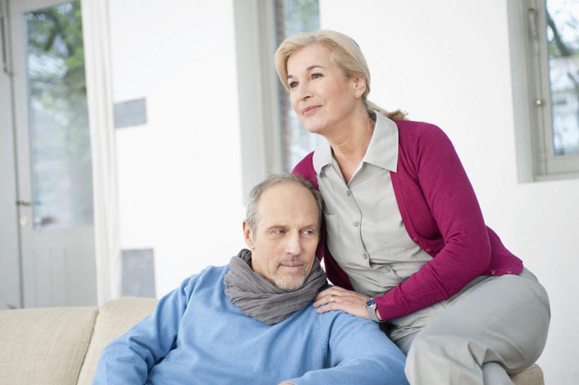 西方人,两个人,家庭,夫妻,坐,笑,微笑,露齿笑,横图,室内,白天,正面,爱情,窗户,欧洲,欧洲人,阴影,服装,朦胧,模糊,装饰,时间,反射,时钟,手表,影子,墙,浪漫,计时,注视,休闲装,玻璃窗,墙壁,墙面,一个,衣服,白色,围巾,钟表,观察,看,休闲,温暖,温馨,一家人,休闲服,表,恩爱,搭,恋人,服饰,单个,围脖,观看,保暖,华丽,腕表,点缀,和睦,察看,御寒,搭着,关注,衬托,美观,雅致,雅观,老年男性,老年女性,男人,男性,女人,女性,白种人,夫妇,情侣,钟,坐着,半身,彩图,伴侣,融洽